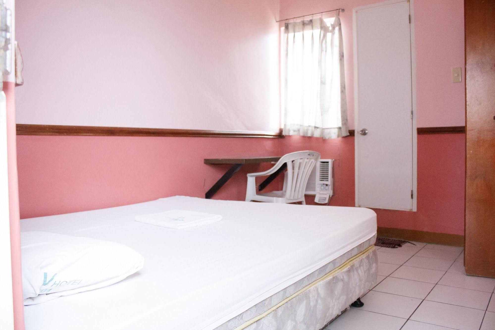 Gv Hotel - Maasin Maasin  Extérieur photo